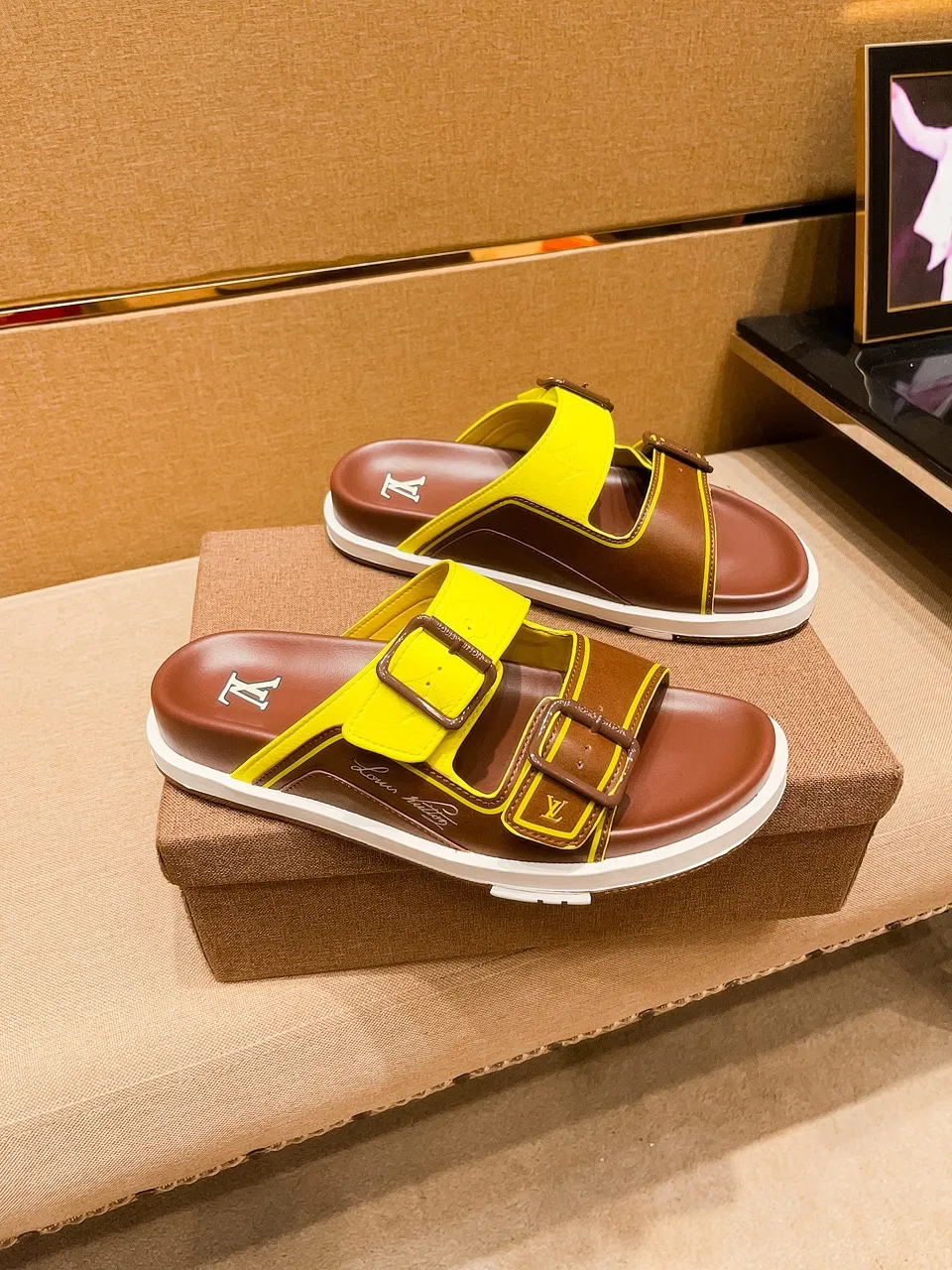 Men's shoes 💰 380 💰 New model on the market 🔥 [LV 🔥 Slippers] High-end 1:1 mold customization of first-layer cowhide, original upgraded version of the outsole, lighter and non-slip. The market's top quality, fashionable and trendy, versatile and popular, simple yet tasteful, a must-have for fashionistas, exuding a fashionable and casual atmosphere, fashion is at your feet, full of confidence, the same style at the counter 👍The season of spring and summer slippers is here, they are super beautiful to wear, 38-44, multiple colors available🔥